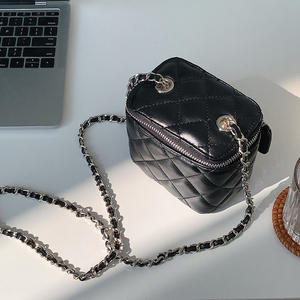 Bolso tote retro de PU de gran capacidad para mujer, novedad otoño-invierno, de alta gama, con cadena simple y cierre de cremallera, costuras a mano. - Product Image 2