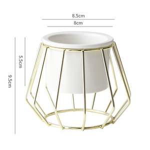 Marco simple de hierro forjado con jarrón de cerámica chapado en oro y maceta para el hogar y el jardín - Product Image 4