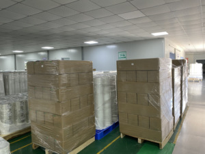 Per uso <span class=keywords><strong>alimentare</strong></span> LLDPE Jumbo Roll pellicola elasticizzata 50cm impugnatura morbida a prova di umidità processo di colata per uso macchina Pallet - Product Image 5