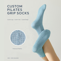 Chaussettes de yoga mi-mollet pour femmes ODM de haute qualité avec logo personnalisé, design tendance à volants antidérapant et anti-odeur pour le Pilates