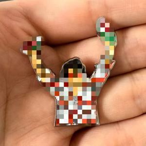 En gros, Pins musicaux en métal et émail, motif du chanteur pop Harry tenant une pastèque, Accessoires, Cadeaux souvenirs pour les fans de musique pop - Product Image 1