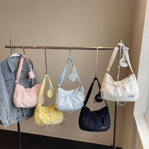 Bolso de hombro retro de PU de gran capacidad, bolso de hombro con perlas y diseño plegable de flores - Product Image 1