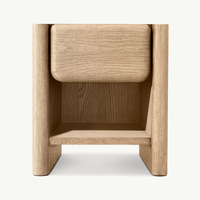 Table de chevet RH NOMA en bois massif, chêne naturel clair avec façade de tiroir arrondie et étagère ouverte, solution de rangement moderne pour chambre à coucher
