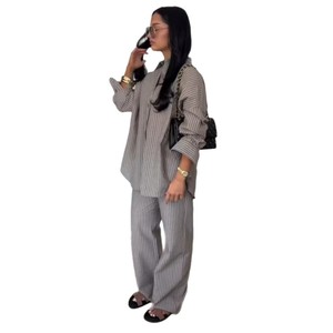 <span class=keywords><strong>Ensemble</strong></span> décontracté chemise rayée ample à manches longues et pantalon large pour femmes européennes et américaines, nouvelle collection été 2026 - Product Image 5
