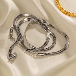 Collana J&D Retro Impermeabile Minimalista con Catena a Serpente Sottile 4mm in Acciaio Inossidabile Placcato Argento - Product Image 5