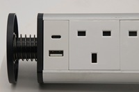 Prix d'usine en aluminium Table élévatrice manuelle Socket Tower Design caché 4 prises CA UK US Plug Standards 16a 13a 15a 10a