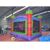 Château gonflable KARRY sur mesure 13x13, pour usage intérieur/extérieur, tous âges, capacité 300-500 kg, 5-10 passagers