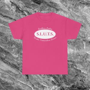 Camiseta Southern Ladies Under Tremendous Stress, camiseta ironica divertida de color rosa - Product Image 1