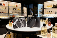 Sacs cadeaux de luxe couleur champagne, impression personnalisée du logo avec nœud en satin, emballage élégant pour les marques de bougies et de parfums