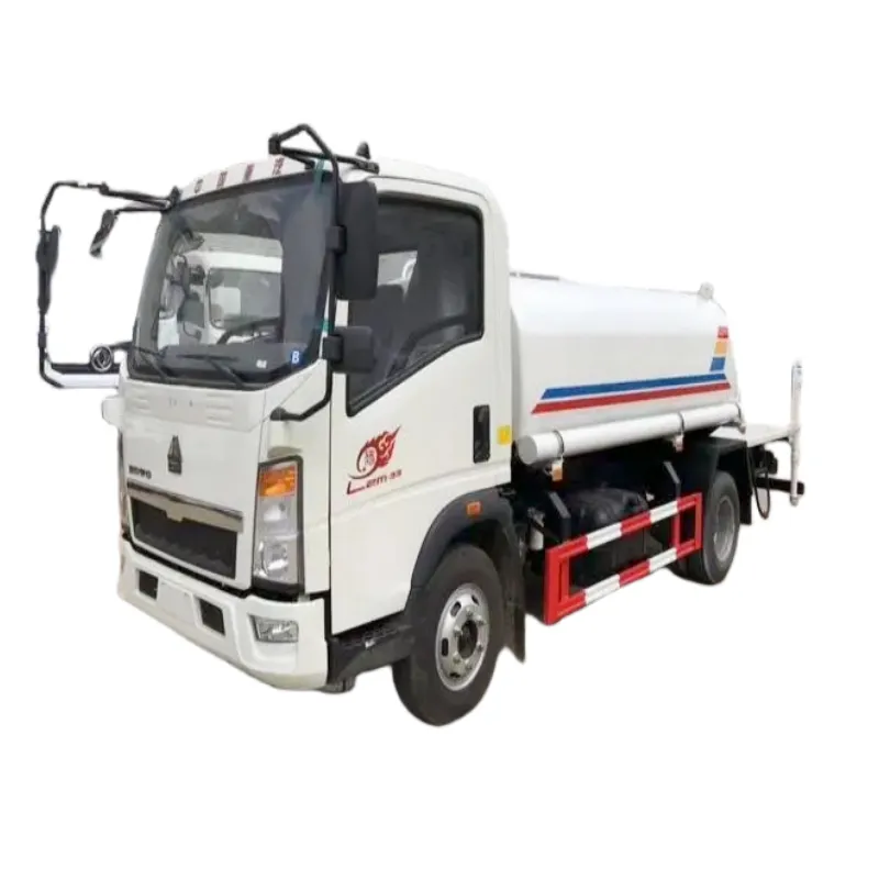Basso prezzo Sino Howo 4*2 6 ruote 5000 litro 6000 litri camion serbatoio acqua diesel in vendita in Arabia Saudita
