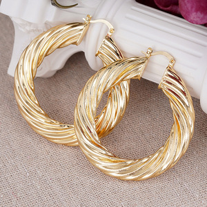 Orecchini a Cerchio Grandi a Spirale Testurizzati per Donne, Gioielli Chic e Lucidi alla Moda - Product Image 1