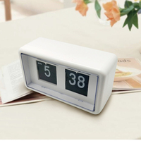 Bestseller Weiße und Schwarze Anpassbare Großhandels-Digital-Tisch- und Schreibtischuhr Retro Auto-Flip-Uhr