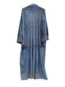 Abaya de Terciopelo con Capucha para Mujer, Lista para Enviar, Bordado con Hilo Dorado de Hojas, Corte Holgado, Túnica Islámica Modesta para Mujeres Africanas - Product Image 4