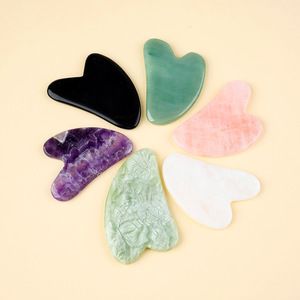 Planche Gua Sha multifonctionnelle en cristal <span class=keywords><strong>de</strong></span> <span class=keywords><strong>jade</strong></span> naturel, en forme <span class=keywords><strong>de</strong></span> cœur, grattoir méridien pour le corps, <span class=keywords><strong>rouleau</strong></span> <span class=keywords><strong>de</strong></span> <span class=keywords><strong>jade</strong></span> pour beauté du <span class=keywords><strong>visage</strong></span> - Product Image 1