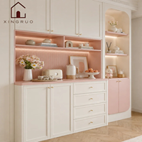Armoire en bois moderne européenne Xingruo avec portes shaker, poignées métalliques, design autoportant au sol, grande capacité de rangement pour chambre à coucher