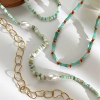 Collier artisanal en acier inoxydable avec perles, pierres naturelles et résine, bijoux minimalistes tendance pour femmes
