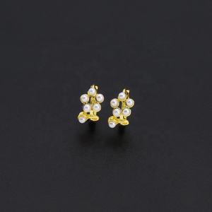 Pendientes Pequeños de Estilo Indio al por Mayor, Chapados en Oro, con Circonita como Piedra Principal, Estilo Clásico y Delicado, Ideales para Fiestas - Product Image 3