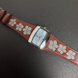 Reloj de Cuarzo Único y Original de Estilo Vintage Casual Deportivo con Correa de Cuero y Patrón Floral para Mujer, Resistente al Agua - Product Image 5