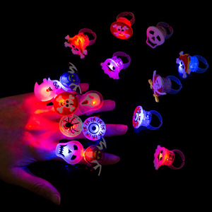 Anneaux lumineux d'Halloween, lumières LED clignotantes pour les doigts, en forme de citrouille et de fantôme, jouets pour enfants pour décorations de fête - Product Image 2