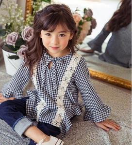 Camiseta de Verano para Niña, Nueva Moda, Blanca y Negra a Cuadros, con Cordones y Mangas Abullonadas - Product Image 2