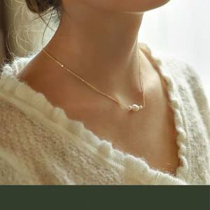 Collier de perles baroques d'eau douce naturelles pour femmes, design de niche de luxe léger avec chaîne de clavicule simple, accessoires - Product Image 4