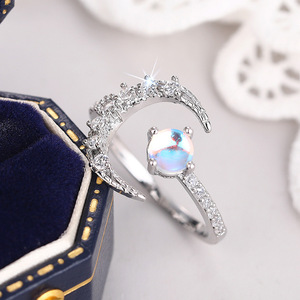 Anello Ispirato alla Luna per Donne, Gioiello da Dito Dolce e Raffinato per Ogni Giorno - Product Image 4