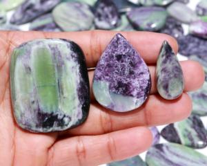 Gema de Kammererita Natural en Cabujón |   Piedra Suelta Morada para la Elaboración de Joyas |   Colección a precio de mayorista - Product Image 4