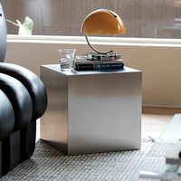 Table d'appoint carrée en acier inoxydable de luxe italien, table d'angle minimaliste moderne pour salon, table basse design