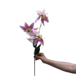 Fleur artificielle miniature 3D style main, Lys Gloriosa à 3 têtes, pour décoration de mariage et de maison, en plastique PU, collection Secret Garden - Product Image 1