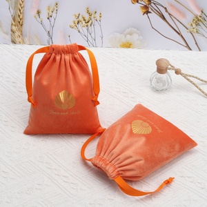 Vente en gros, sac de <span class=keywords><strong>rangement</strong></span> pour montres et bijoux en velours doux imprimé avec logo personnalisé Odm, sac à poussière réutilisable en flanelle, <span class=keywords><strong>pochette</strong></span> à bijoux - Product Image 2