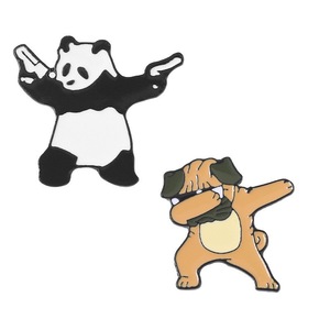 工厂定制金属哈巴狗熊猫珐琅别针徽章搞笑舞蹈胸针丝网印刷硬珐琅翻领别针便宜 - Product Image 4