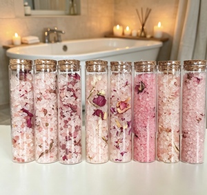 Sel de bain minéral écologique Dewdrop Dream à la rose et à la lavande pour la relaxation dans un récipient en verre pour adultes - Product Image 6