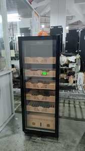 Boîte à cigares en cèdre silencieuse à humidité contrôlée, en matériau robuste, avec porte en verre à dégivrage automatique NE-193 - Product Image 3