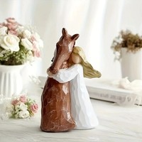 Statue de fille étreignant un cheval peinte à la main, figurine en résine, souvenir commémoratif, cadeau pour les amoureux des chevaux, adolescentes