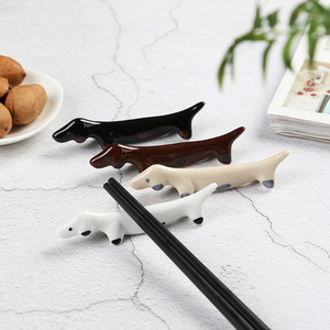 Özel sevimli yaratıcı Dachshund köpek sofra masa süsü seramik yemek çubuğu tutucu raf sırlı çömlek Chopstick dinlenme - Product Image 1