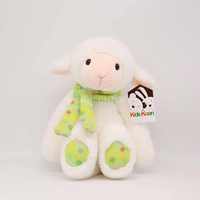 Jouets en peluche de personnage de dessin animé de mouton et de chèvre personnalisés de haute qualité avec des poupées en peluche à prix de mascotte d'écharpe verte
