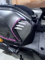 Moto électrique de tourisme E-moto 3000W sans balais style Mecha 72V 16 pouces 65 km/h avec éclairage d'ambiance LED 200 couleurs pour adulte, charge utile 200 kg