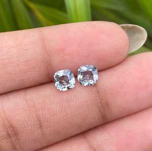 Par de Zafiros Naturales Verdes con Corte Cojín de 1.28 CT, 5 x 5 MM |   Zafiro Suelto de Fantasía |   Conjunto de Anillo de Boda y Pendientes - Product Image 5