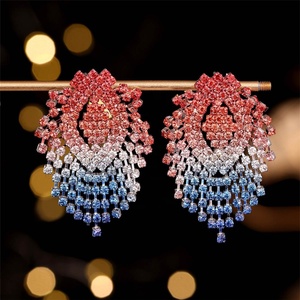 Pendientes Largos Geométricos de Cristal con Pedrería y Baño de Oro Exagerado, Estilo Europeo Americano, Elegantes y de Alta Gama, con Degradado de Color - Product Image 2
