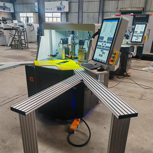 Machine de sertissage d'angle CNC 10 axes pour profilés en aluminium, entièrement automatique, outil de jonction d'angle à quatre têtes - Product Image 2