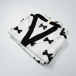 Conjunto de ropa de dormir de gran tamaño para mujer con logotipo personalizado del fabricante, pijamas de ocio de otoño y primavera de tela tejida de poliéster suave transpirable - Product Image 4