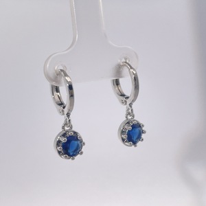 ต่างหูจี้ทองเหลืองชุบทองคำขาว ดีไซน์คลาสสิก สง่างาม สำหรับผู้หญิง ประดับด้วยเพทายทรงกลมเจียระไนแบบบริลเลียนท์ สีฟ้า จากเทียนหยู เจ็มส์ - Product Image 6