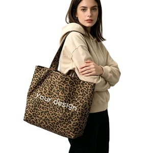 Nouvel Arrivage Sac Fourre-tout Imprimé Lettres Design Mode Sac d'Extérieur Quatre Saisons Sacs à Main de Luxe pour Femme en Toile Couleur Personnalisable - Product Image 1