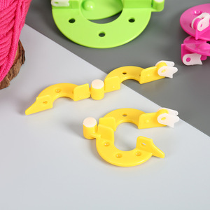 Nieuwe Kleurrijke Milieuvriendelijke Plastic Pompom Gereedschap Naaien Breien Garen Ronde Pompon <span class=keywords><strong>Maker</strong></span> - Product Image 2