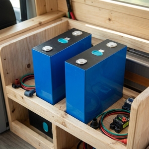 Batteries lithium-ion prismatiques 314Ah 3.2V, cellules de batterie LifePO4, batterie solaire LifePO4, batterie lithium-ion rechargeable, stock UE - Product Image 1