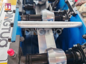 Machine de formage de tuiles métalliques personnalisée à haute productivité avec moteur à roulement – Équipement de profilage automatique - Product Image 5