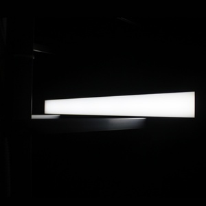 Lámpara Colgante LED Lineal Minimalista de Luz Blanca Cálida Cambiable de 2700K, Venta al Por Mayor de Fábrica - Product Image 1