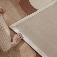 Pengiriman Cepat Karpet Wol Sutra Bambu NZ Inovatif Warna Beige Abstrak Bergelombang Wabi Sabi Rajutan Tangan untuk Ruang Tamu 200x300