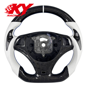 Volante Deportivo Personalizado de Fibra de Carbono con Diseño de Panal de Abeja para BMW E90 E91 E92 E93 E87 M3 Serie 3 320i 325i 328i 330i 335i - Product Image 1