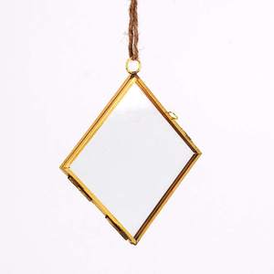 Cadre d'affichage en métal de forme carrée avec corde pour accrocher au mur - Product Image 2